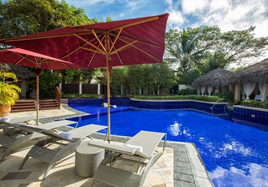 let_your_worries_go_at_aum_spas_private_pool_mini-940x656
