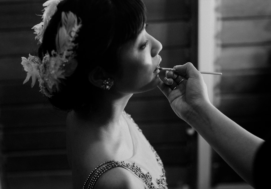 Bluewater Maribago Wedding ブルーウォーター・マリバゴのお部屋でフィリピン人ヘアメイク アーティストが挙式前のヘアメイク